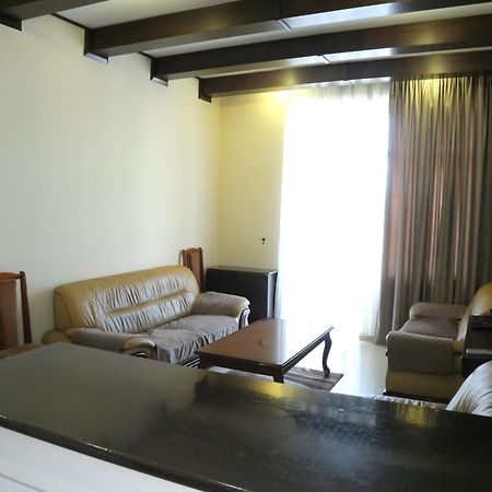 Rent Inn Yerevan On Sakharov Square Esterno foto