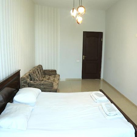 Rent Inn Yerevan On Sakharov Square Esterno foto