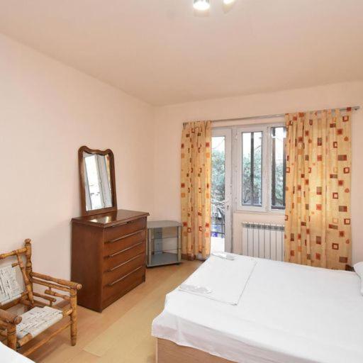 Rent Inn Yerevan On Sakharov Square Esterno foto
