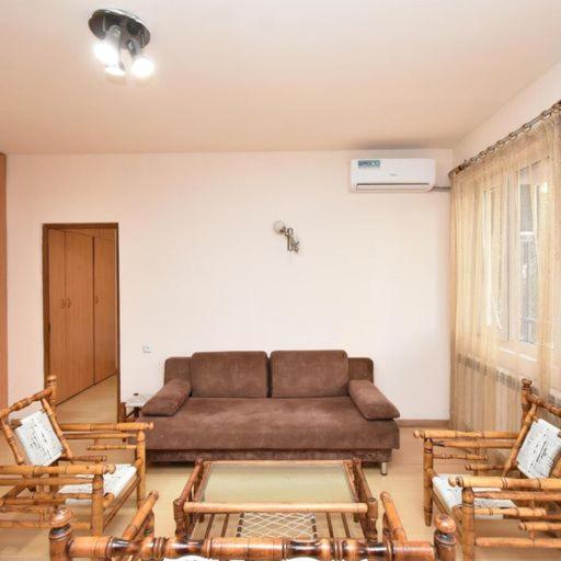 Rent Inn Yerevan On Sakharov Square Esterno foto