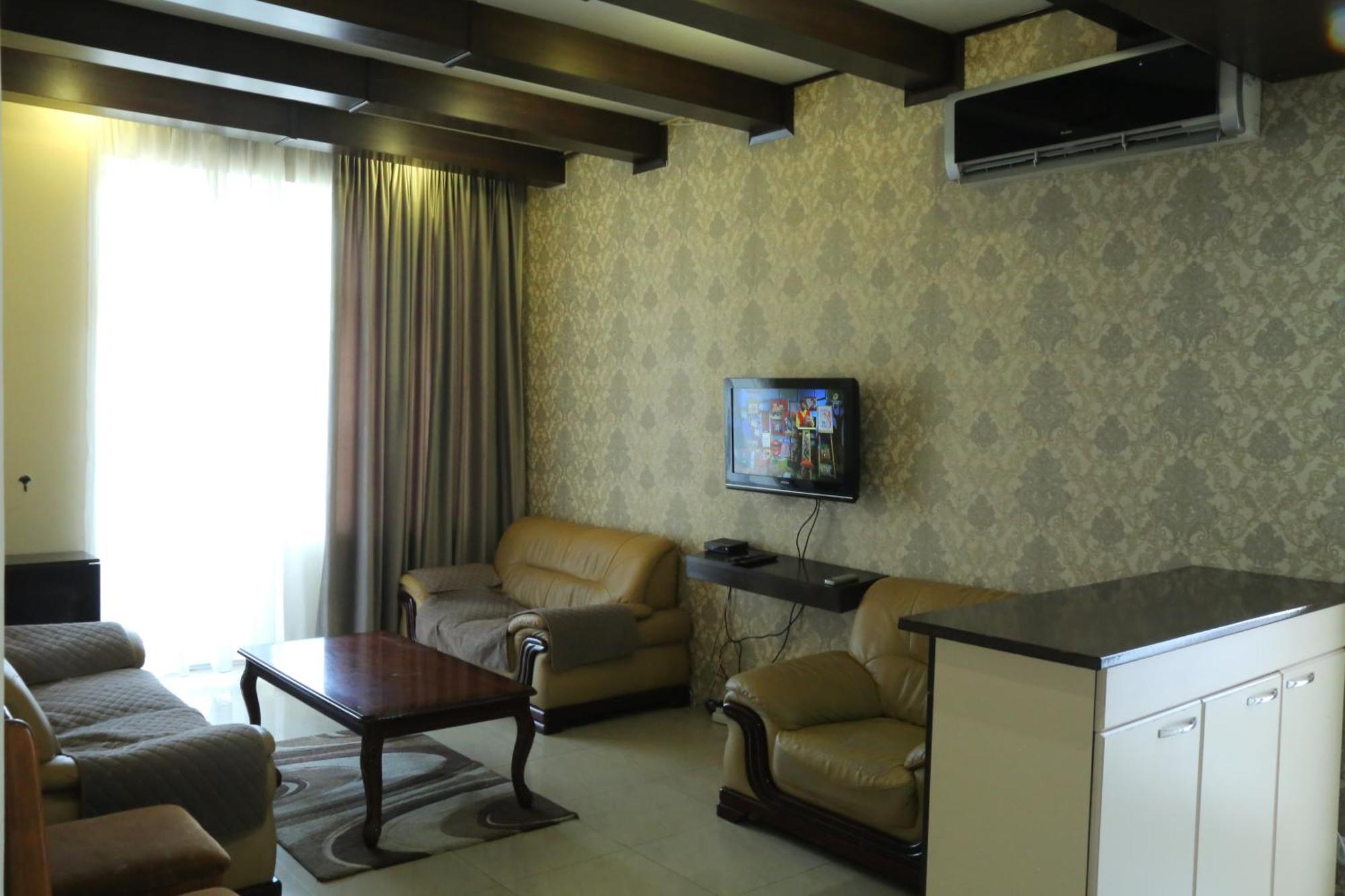Rent Inn Yerevan On Sakharov Square Esterno foto