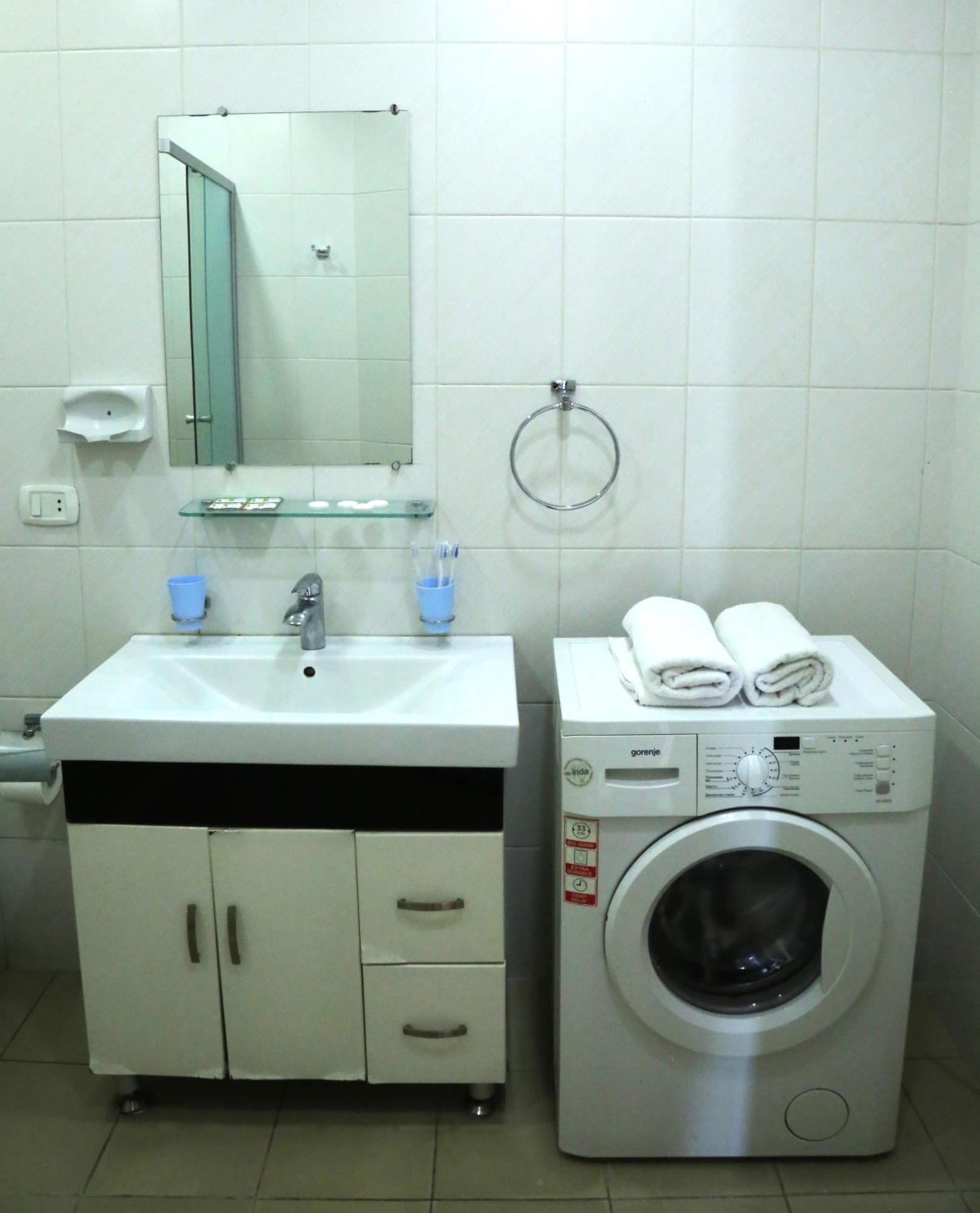 Rent Inn Yerevan On Sakharov Square Esterno foto