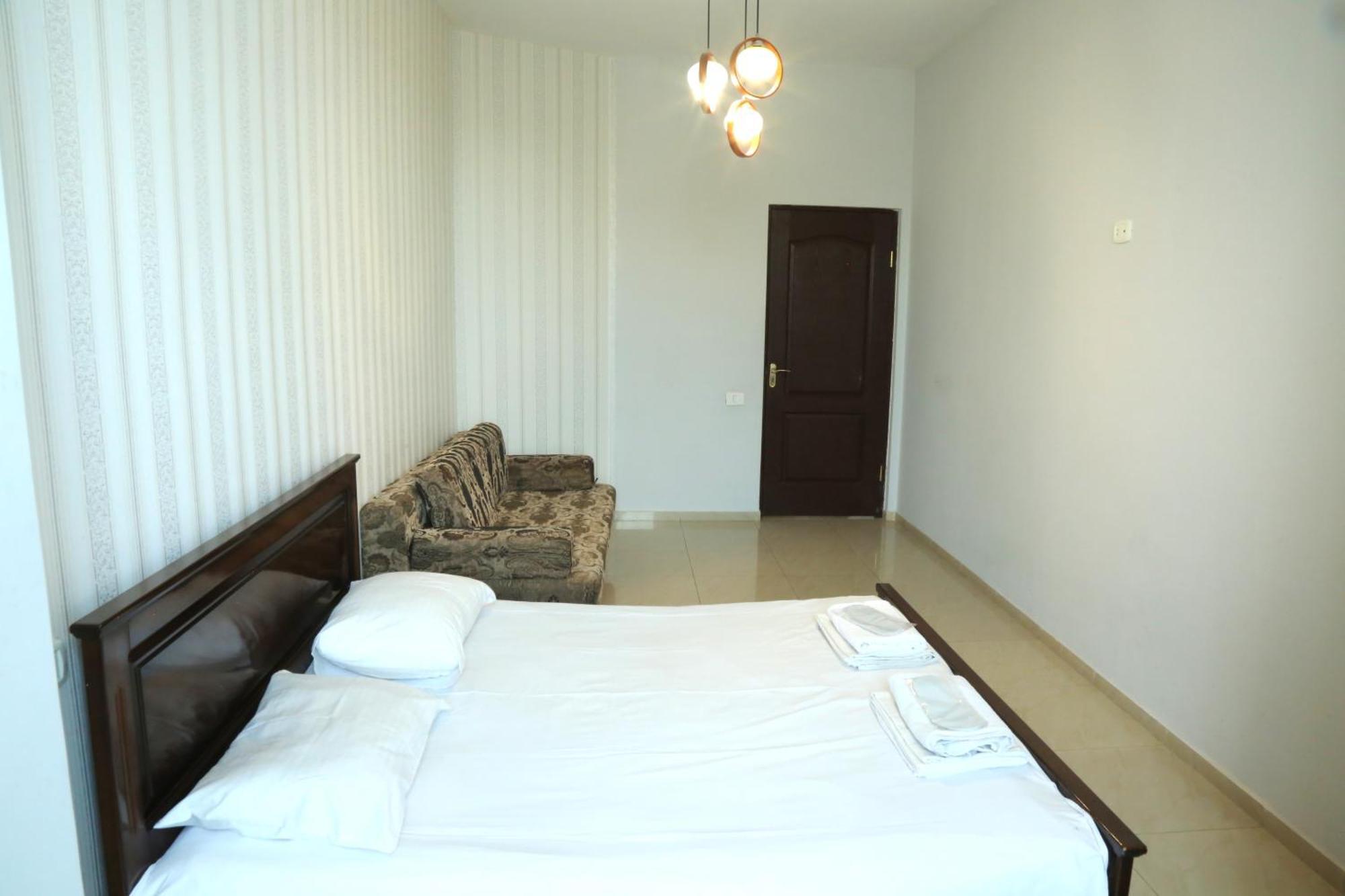 Rent Inn Yerevan On Sakharov Square Esterno foto