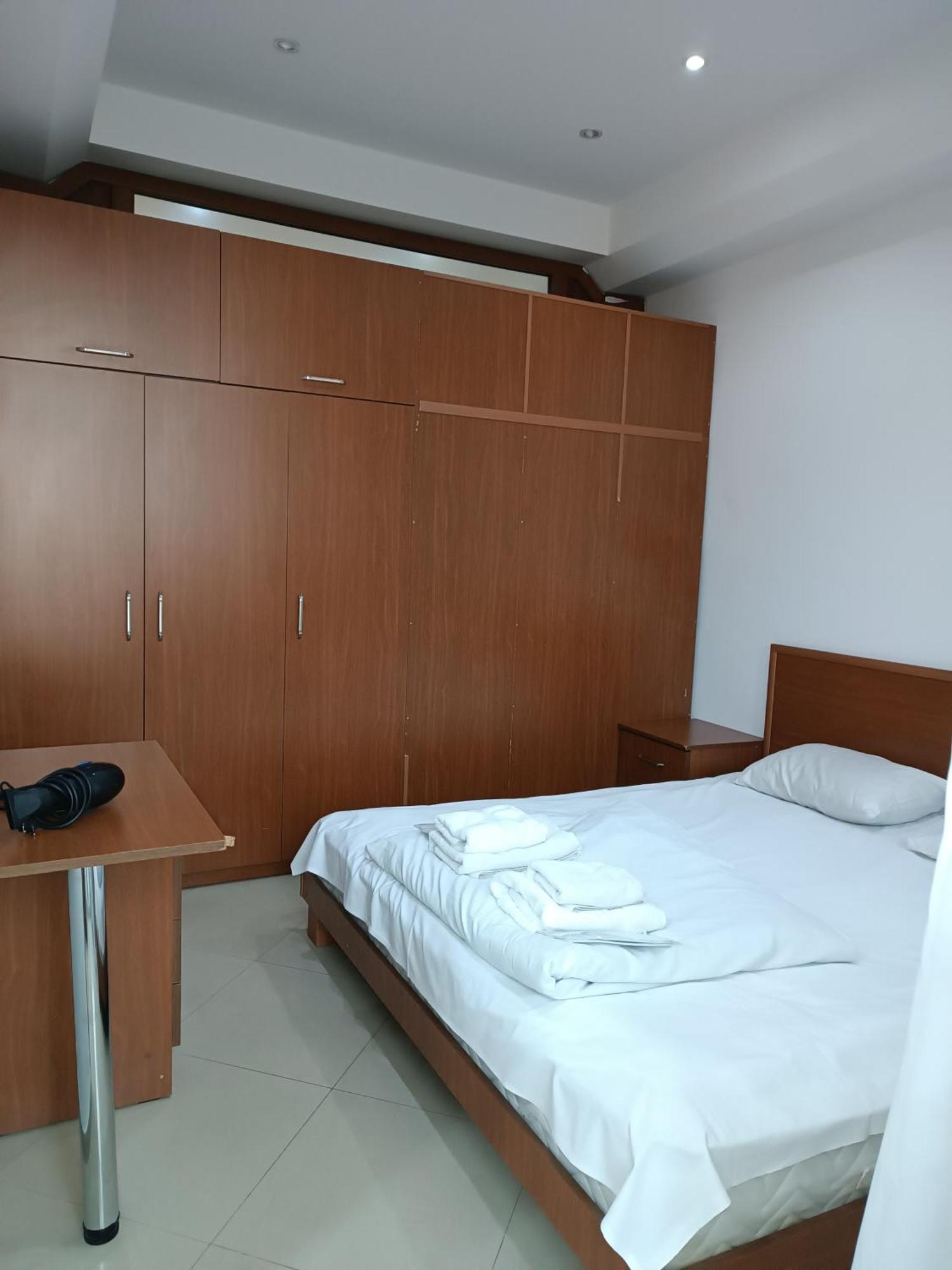 Rent Inn Yerevan On Sakharov Square Esterno foto