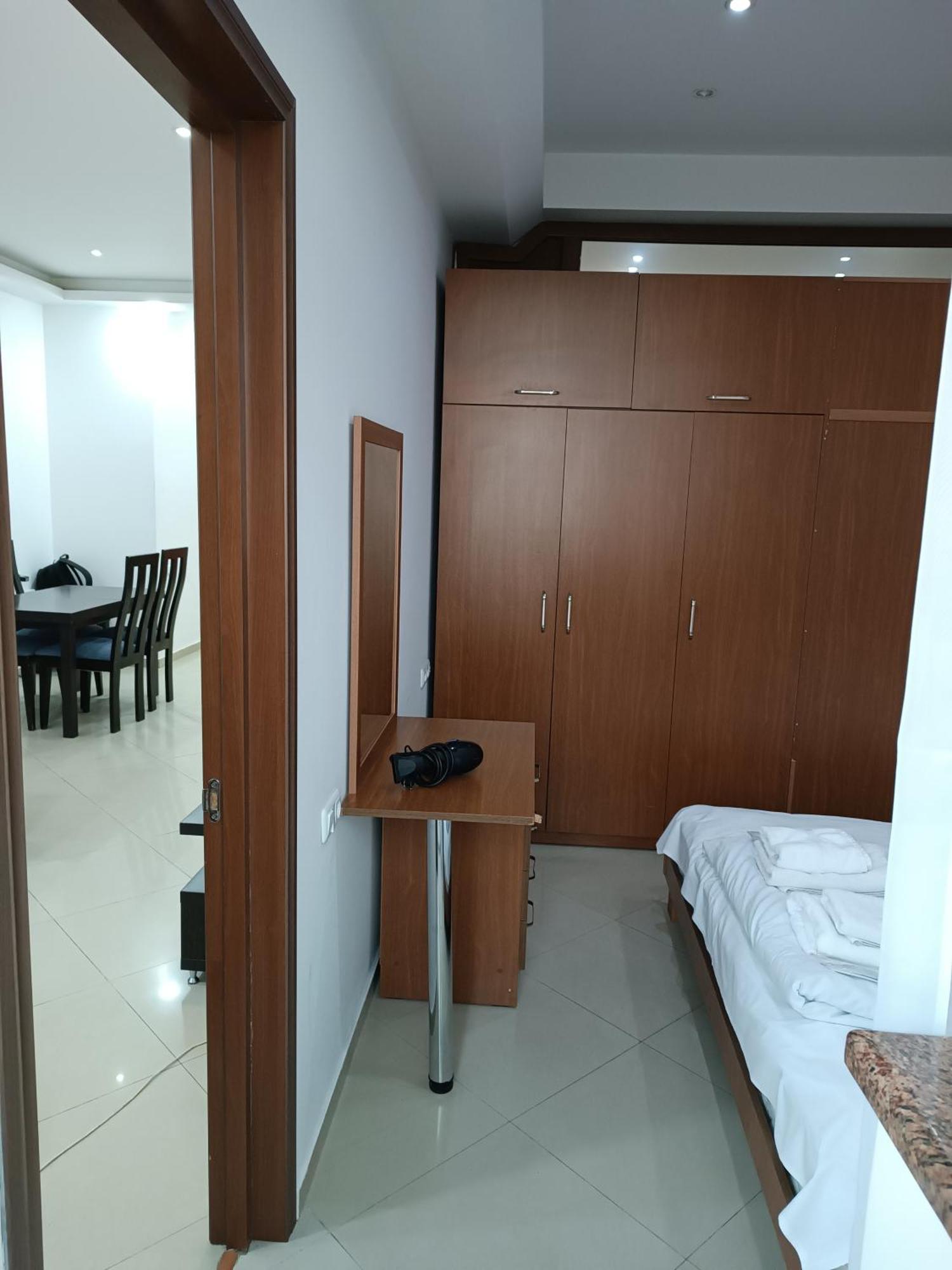 Rent Inn Yerevan On Sakharov Square Esterno foto