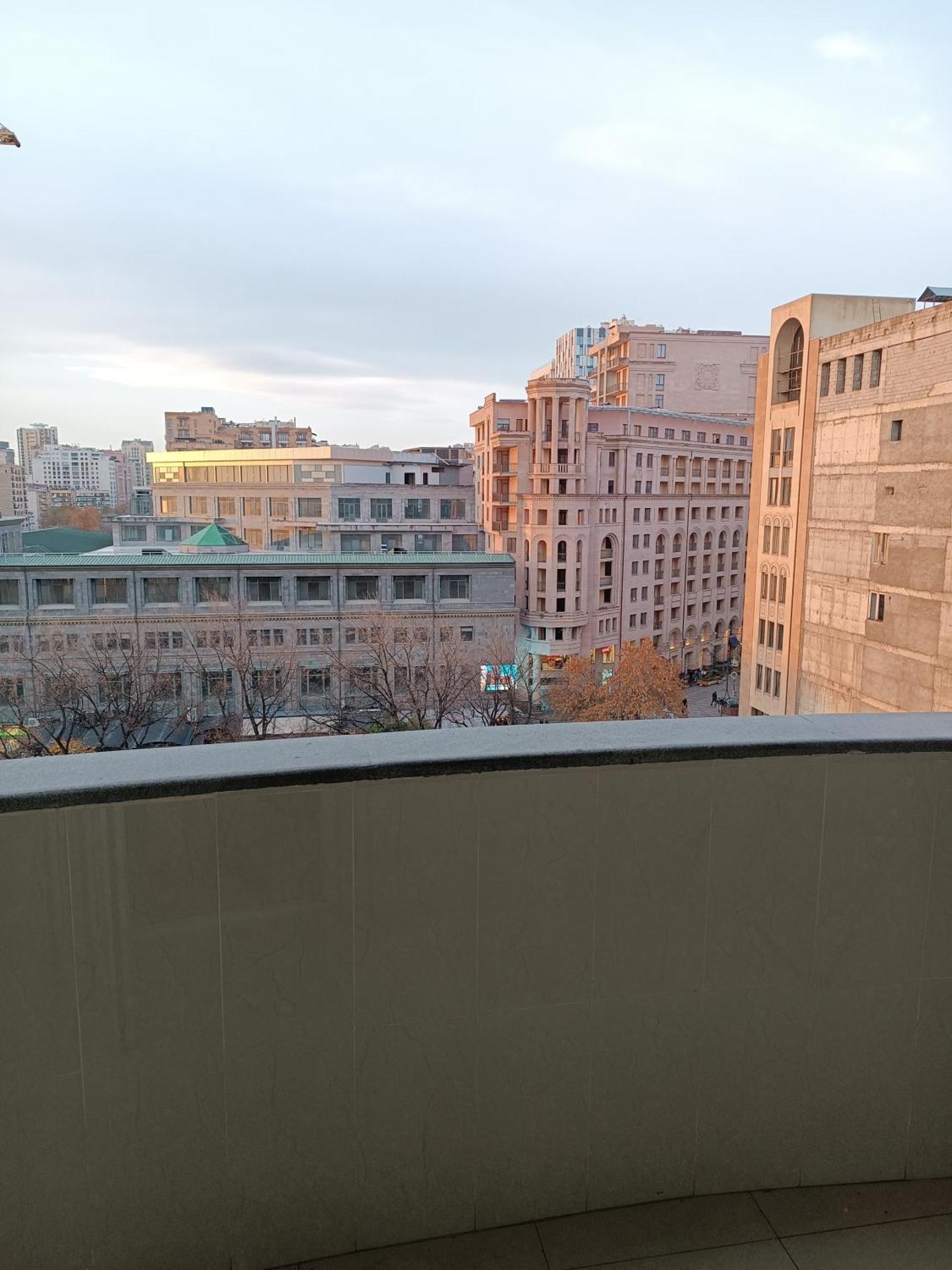 Rent Inn Yerevan On Sakharov Square Esterno foto