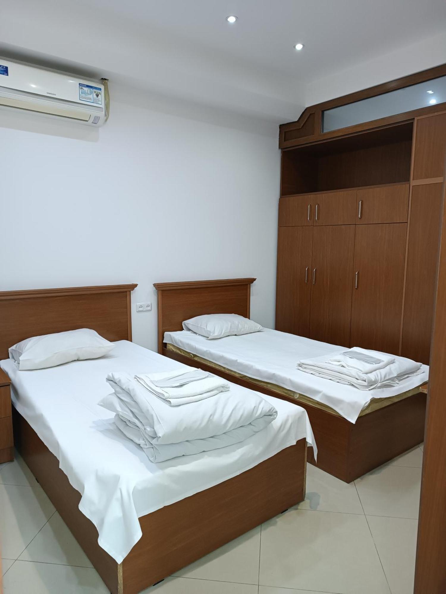 Rent Inn Yerevan On Sakharov Square Esterno foto
