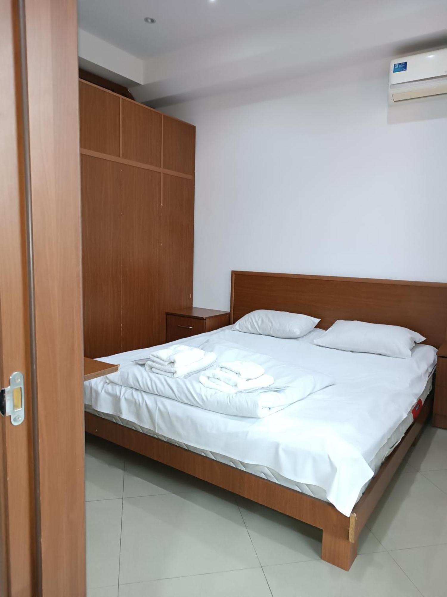 Rent Inn Yerevan On Sakharov Square Esterno foto