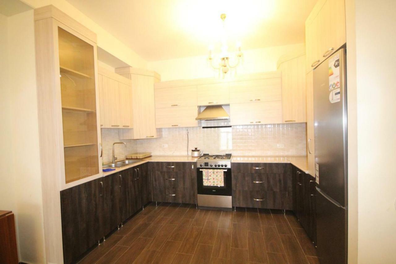 Rent Inn Yerevan On Sakharov Square Esterno foto