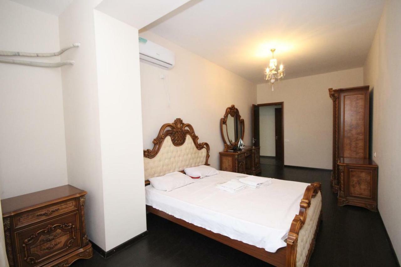 Rent Inn Yerevan On Sakharov Square Esterno foto