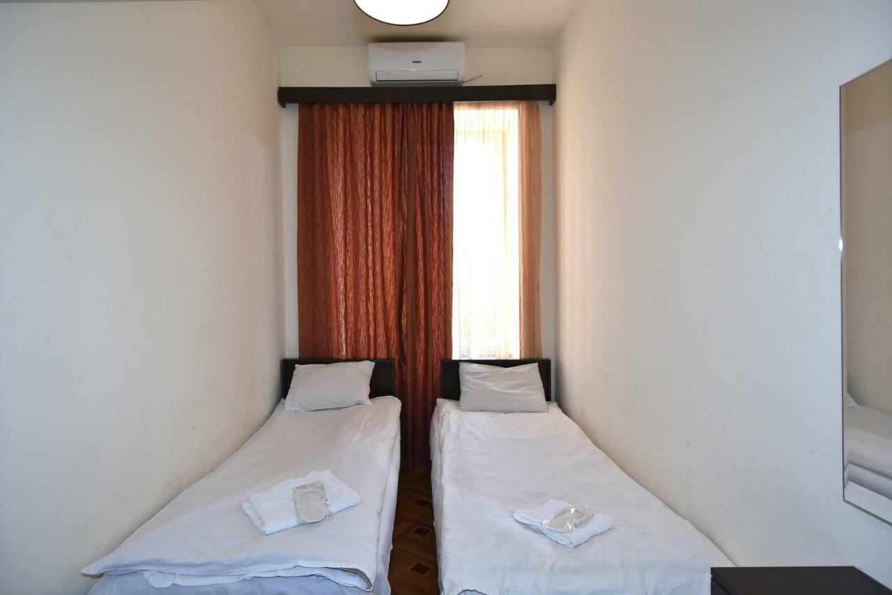 Rent Inn Yerevan On Sakharov Square Esterno foto