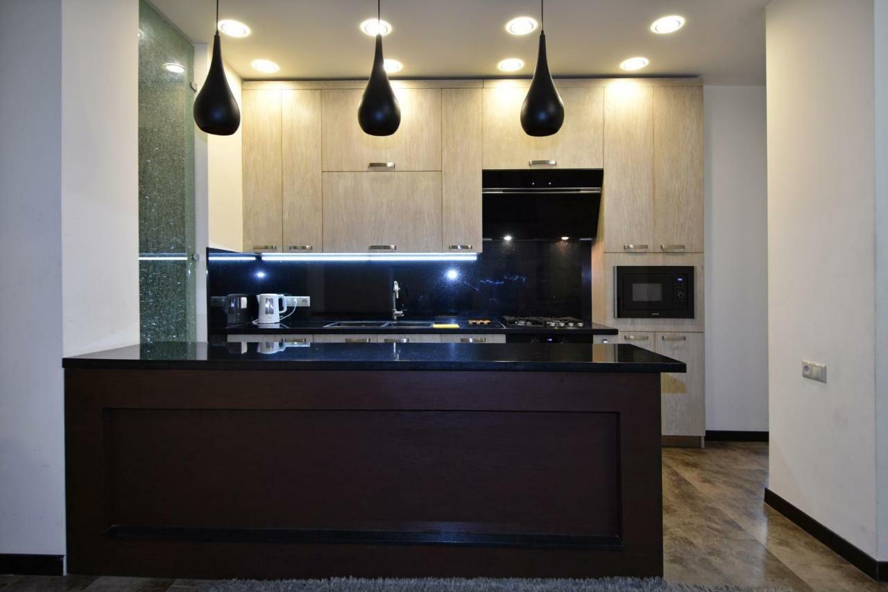 Rent Inn Yerevan On Sakharov Square Esterno foto