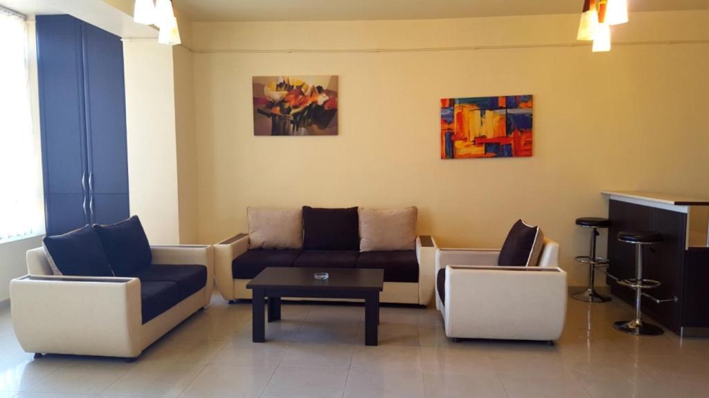 Rent Inn Yerevan On Sakharov Square Esterno foto